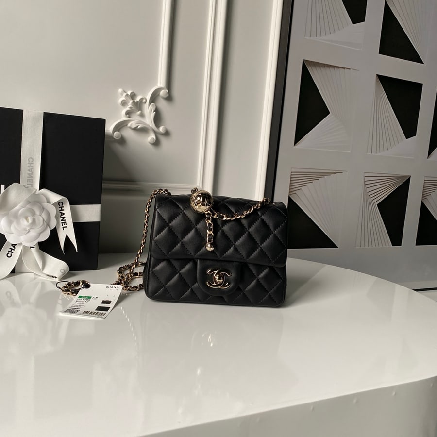 Chanel Classic Flap Medium reference, interior view